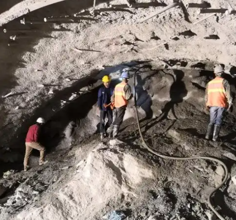 日喀则拱顶带模注浆料的施工流程及注意事项